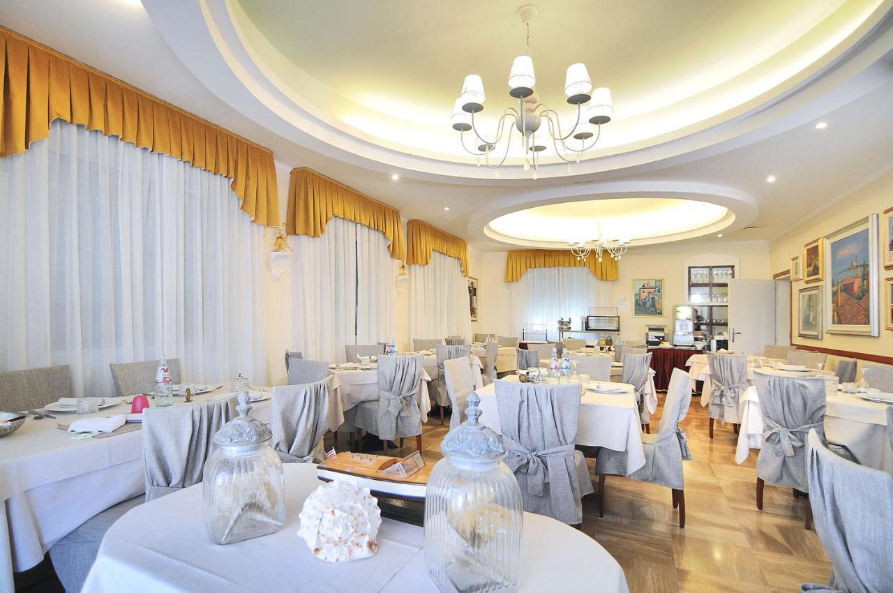 Hotel Da Mario Caorle Exterior photo