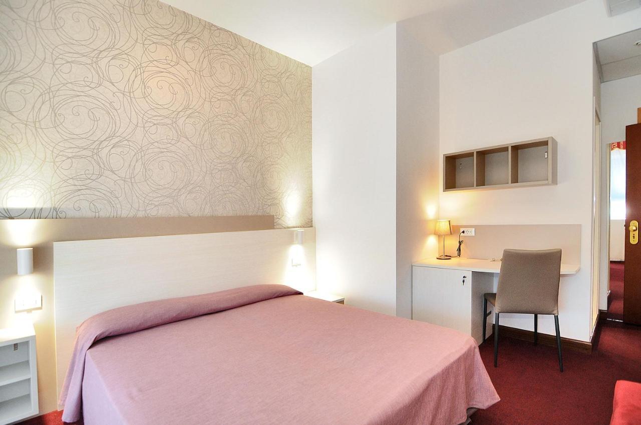 Hotel Da Mario Caorle Exterior photo